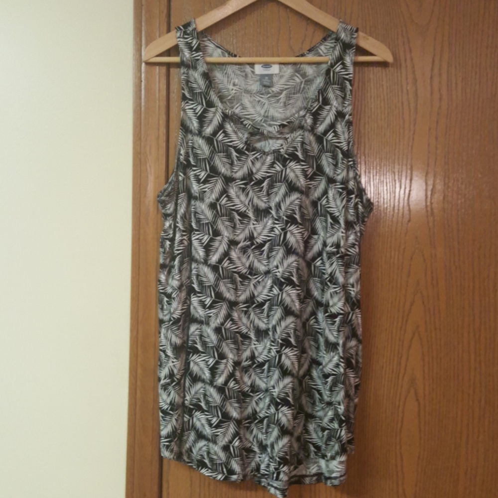 Black & White Leaf Print Tank Top